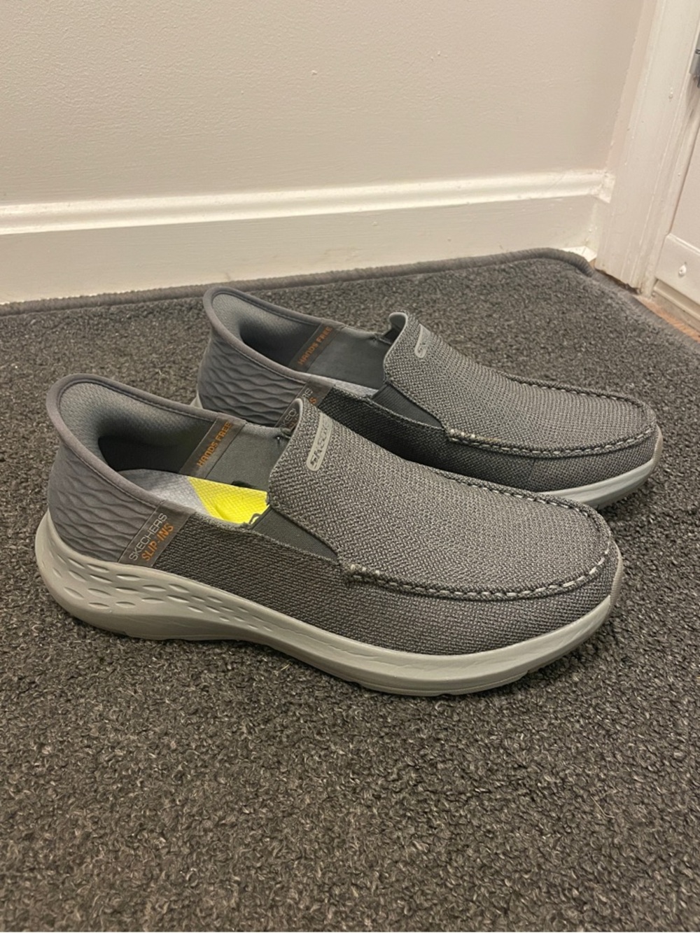 Skechers Mens Hands-Free Slip-Ins Parson - Dewitt Slip-On Shoes in grey color